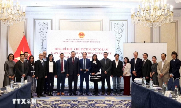Tổng Bí thư, Chủ tịch nước Tô Lâm gặp gỡ đại diện chuyên gia, trí thức người Việt tại Bỉ và Luxembourg