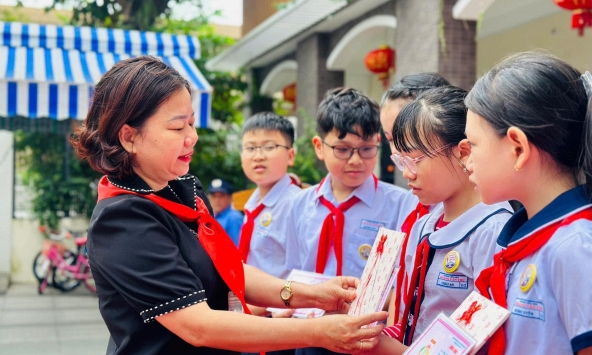  Người giữ lửa yêu thương ở mái trường tiểu học