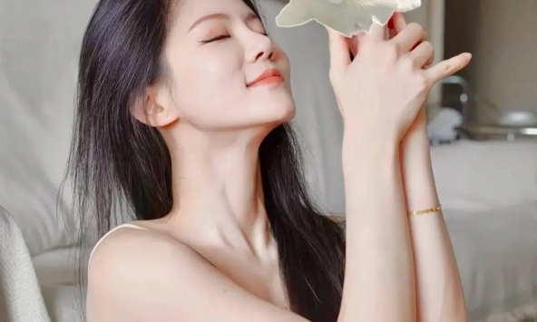 Đăng hình tập thể dục, nàng hot girl lan tỏa sự bình yên