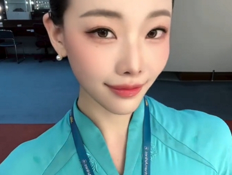 Nữ tiếp viên người Hàn trong tổ bay Việt sở hữu nhan sắc rạng rỡ, đang được chú ý là ai?