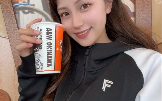 Từng đưa ra quy tắc khắt khe với fan, hot girl nổi tiếng liên tục tung ảnh gợi cảm khiến cộng đồng tranh cãi