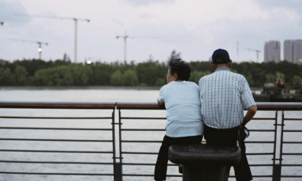 'Mẹ tôi bị sa thải vì không rành công nghệ': Người trung niên ở Trung Quốc điêu đứng và cố thích nghi trước thị trường việc làm thời đại mới