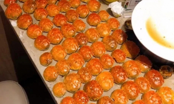 Đi ăn buffet trả 100 nghìn đồng/người, 6 cô gái để lại 'thành quả' trên bàn khiến chủ nhà hàng lập tức quay clip đăng lên mạng