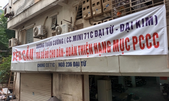 Hà Nội: Chủ đầu tư mang sổ đỏ nhà đã bán đi 'cắm' rồi biệt tăm, 40 gia đình ở chung cư mini khổ sở