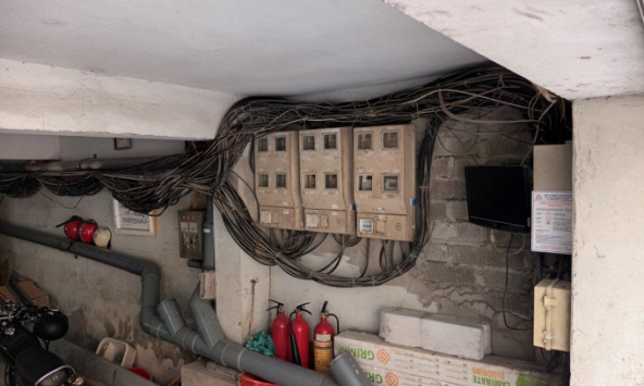 Cuộc sống bất ổn ở chung cư mini bị chủ đầu tư 'bỏ rơi', mang sổ đỏ cắm ngân hàng: 40 căn hộ chung nhau 3 bình chữa cháy