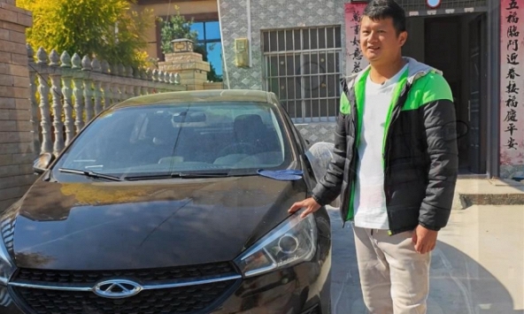 Người đàn ông U40 đăng tải video quay nhà và xe, tưởng khoe giàu nhưng lại tiết lộ nỗi trăn trở khiến dân mạng ngậm ngùi đồng cảm