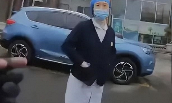 Sỉ nhục nam shipper là 'dưới đáy xã hội', nữ y tá nhận sự trừng phạt thích đáng, dân mạng: 'Vẫn chưa hài lòng với kết quả này'