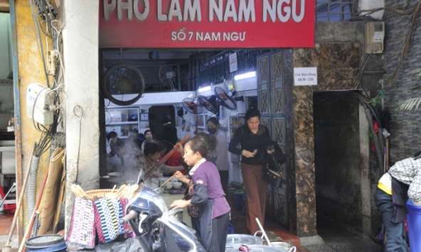 Chủ quán phở lên tiếng vụ hot TikToker tố bị phân biệt đối xử: 'Tôi có nói thông cảm vì đông khách, mà người ta dựng chuyện''