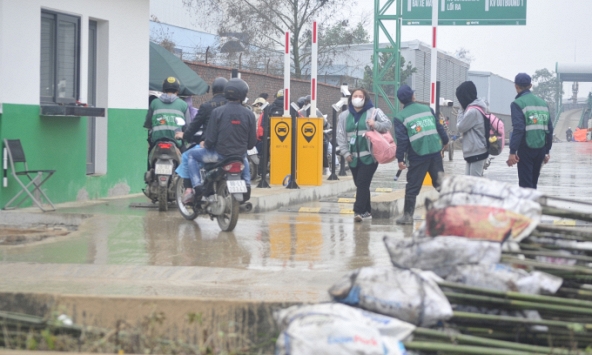 Sự thật hình ảnh kho chất đầy hàng 'vì đơn vị vận chuyển vỡ trận, sau Tết mới ship' khiến dân tình hoang mang