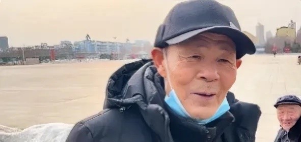 Được hỏi “Con gái ly hôn có thể về nhà cha mẹ đẻ đón Tết không?”, câu trả lời của cụ ông 75 tuổi khiến dân mạng dậy sóng