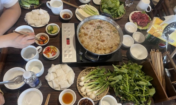 Nồi lẩu cua đồng không kèm đồ nhúng giá 690k ở Hà Nội: Một khách sốc nặng đăng bill than thở, dân mạng bất ngờ 'phản đòn'