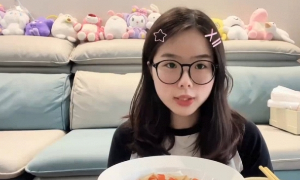 Cô gái 2K gây sốt khi chia sẻ đã 'nghỉ hưu' sống bằng tiền lãi từ khoản tiết kiệm ngân hàng, tiết lộ nhiều điều khiến dân tình ngỡ ngàng