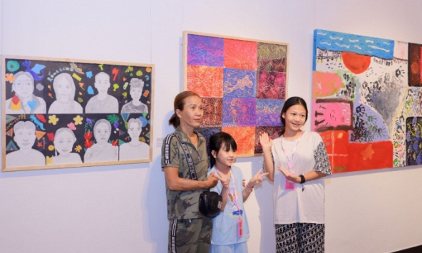 “I love Yêu' - từ sự nhầm lẫn ngây ngô của một em bé đến buổi triển lãm mang nhiều ý nghĩa