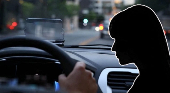 Chuyến xe ghép về quê rùng rợn của cô gái tố bị tài xế quấy rối, đụng chạm cơ thể khiến cô phải gọi bố mẹ giải cứu