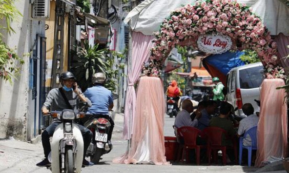 Từ năm 2020, dựng rạp cưới giữa đường bị phạt đến 6 triệu đồng
