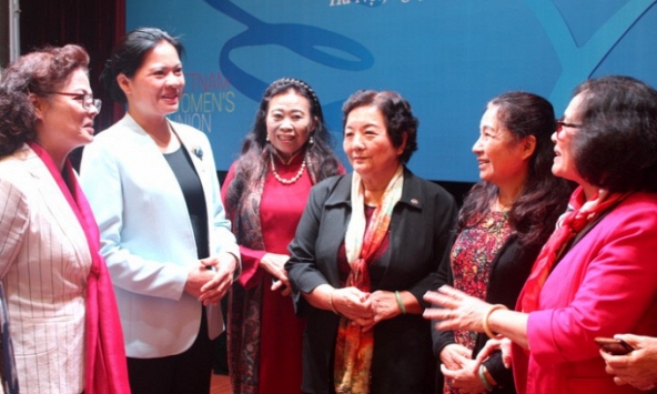 Giải pháp để phụ nữ tham gia nhiều hơn trong lĩnh vực nghiên cứu khoa học và toán (STEM)