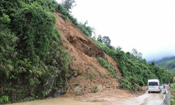 Không khí lạnh gây mưa và dông ở Bắc Bộ và Bắc Trung Bộ