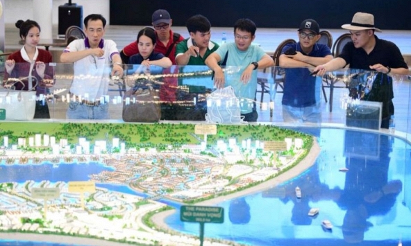 Xô đổ loạt kỷ lục, “song mã” Vinhomes ở 2 đầu TP.HCM gây sốc cho toàn thị trường bất động sản 