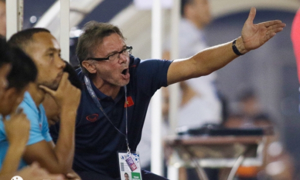 Lời mỉa mai của báo Indonesia & nhiệm vụ lớn của HLV Troussier với U23 Việt Nam