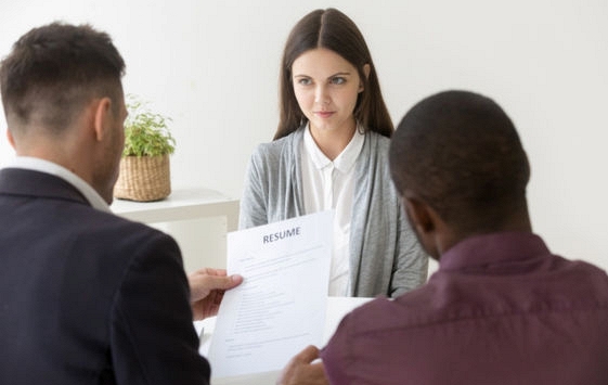 Sếp hỏi “cái gì thuộc về bạn nhưng người khác có thể tuỳ ý sử dụng?”: Nữ ứng viên EQ cao đưa đáp án bất ngờ