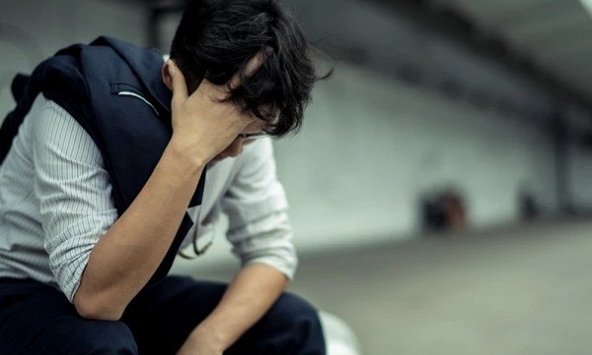 Đón bố mẹ từ quê lên nhà thuê nhưng nói dối là nhà mua, chàng trai chết lặng khi chứng kiến cảnh tượng này