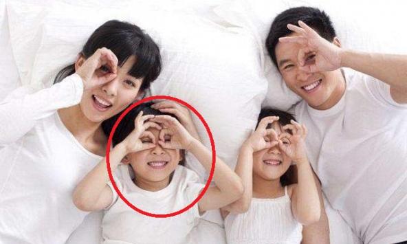 Bố mẹ bạn sinh con trai, người này không phải anh trai hay em trai bạn, người này là ai?  Ứng viên IQ cao đưa đáp án thông minh