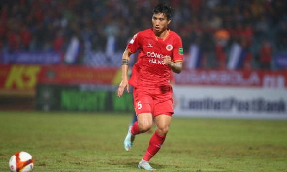 Nhiệm vụ lớn sắp bắt đầu, HLV Troussier lại nhận tin kém vui từ Đoàn Văn Hậu