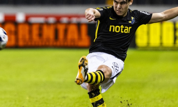 Nữ đại gia Thái Lan muốn nhập tịch cầu thủ châu Âu, cho Voi chiến chinh phục VCK World Cup