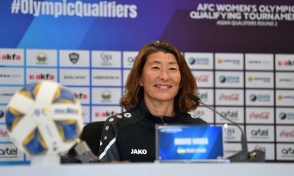 HLV tuyển Uzbekistan dành lời có cánh cho tuyển Việt Nam trước giờ đại chiến