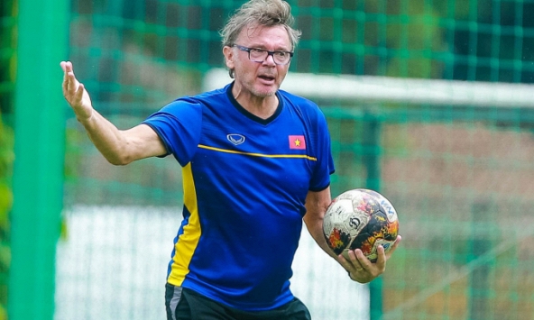 Chờ “thành ý” từ Đại gia V.League, HLV Troussier sẽ thêm lần thất vọng hay được nở nụ cười?