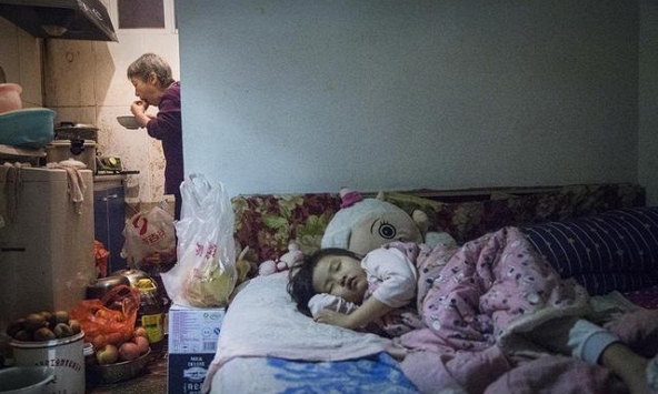 Giúp con trai chăm cháu 5 năm tôi mới nhận ra điều cay đắng: Có tiền chưa phải tất cả và cần biết buông tay để 'bảo vệ' chính mình