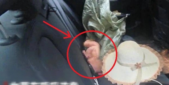 Quên khóa cửa ô tô một đêm, sáng ra chủ xe kinh hãi với cảnh tượng trước mắt