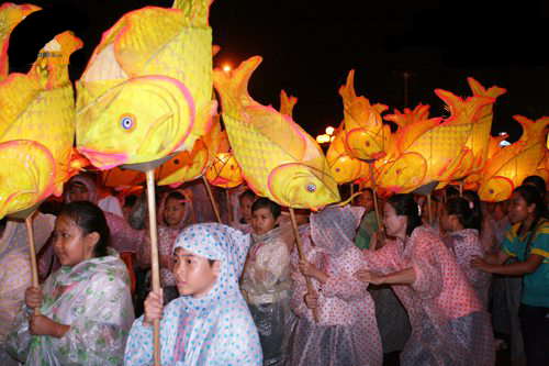 Hà Nội tiếp tục mưa lớn vào 11/9 và 12/9, người dân cần có kế hoạch tránh mưa cho trẻ dịp lễ Trung thu