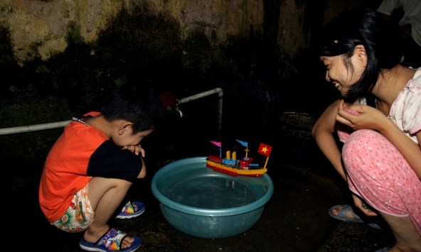 Ký ức về cha tôi - người thợ làm tàu thủy bằng sắt tây