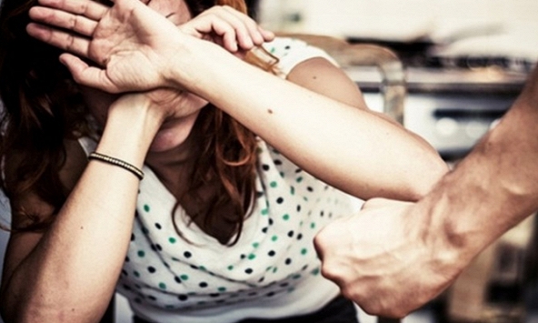 Bạo lực gia đình, vì sao phụ nữ cứ mãi cam chịu?