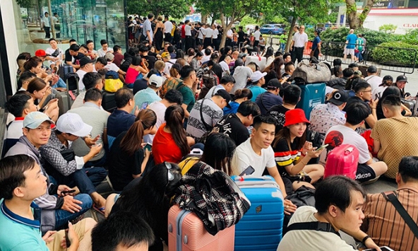 Người Việt xếp hàng chờ mua iPhone 11 để làm gì?