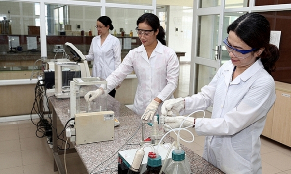 Thực trạng và một số giải pháp thúc đẩy sự phát triển cán bộ khoa học nữ ở Việt Nam hiện nay