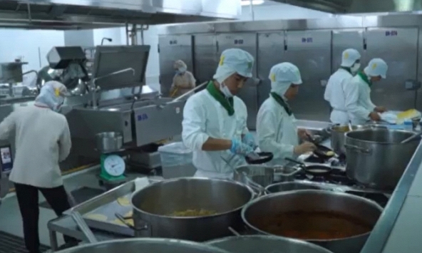 Cận cảnh quy trình 'siêu sạch' tạo ra những suất ăn trên máy bay