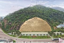 Bình Định dừng dự án tạc phù điêu trên vách núi