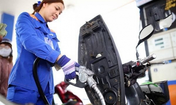 Từ 18g ngày 1/10, xăng tăng 923 đồng/lít