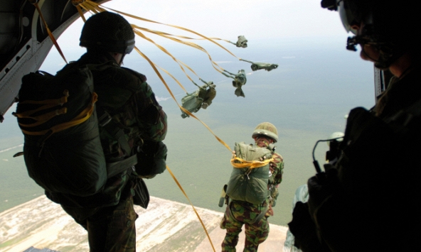 Phi công báo lỗi vị trí, hơn 30 lính nhảy dù Mỹ bị thương nặng