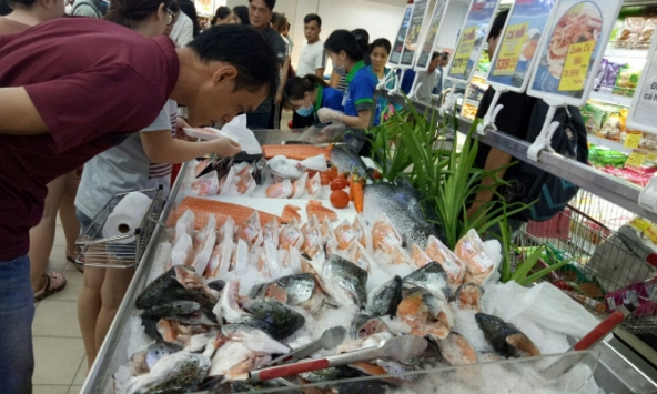 Giá thực phẩm ngày 11/11: Đầu cá hồi giảm 24.000 đồng/kg