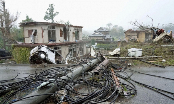 Nhật Bản oằn mình trước siêu bão khủng khiếp nhất trong 60 năm