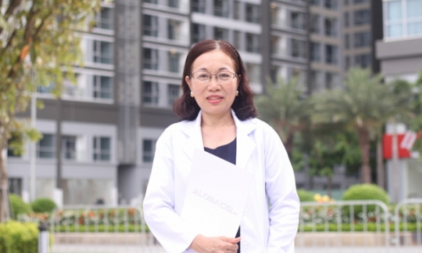 Bác sĩ chuyên khoa nhi hướng dẫn về tiêm phòng vắc-xin cho trẻ sơ sinh