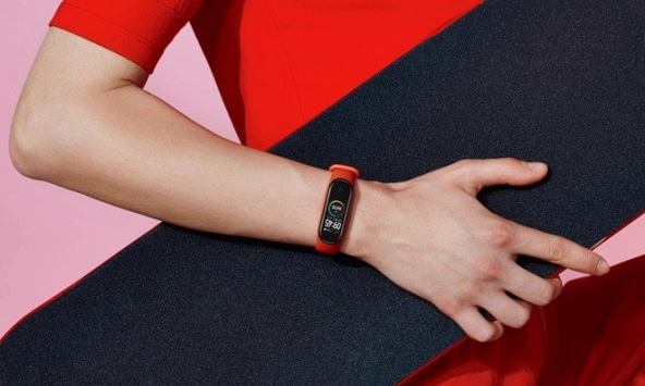 Có 2 triệu đồng, chọn smartwatch nào cho nữ?