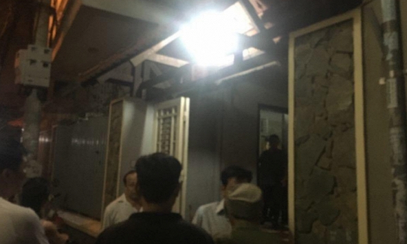 Hà Nội: Hai bố con thau rửa bể ngầm, người con trai tử vong