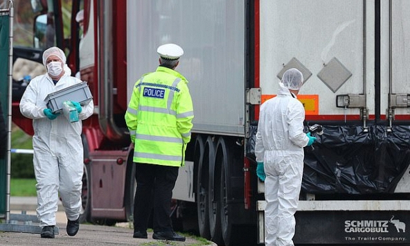 'Nằm bẹp' trên con đường chết vào nước Anh