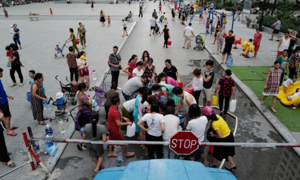 Công ty nước sạch sông Đà chính thức xin lỗi, miễn phí tháng nước ô nhiễm