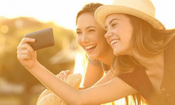 Chọn smartphone cho phái đẹp ưa selfie