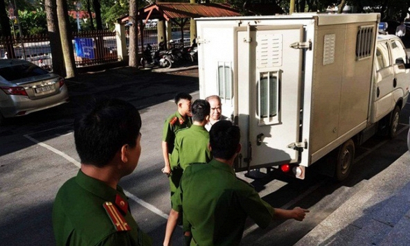 8 năm tù cho hiệu trưởng dâm ô nhiều nam sinh